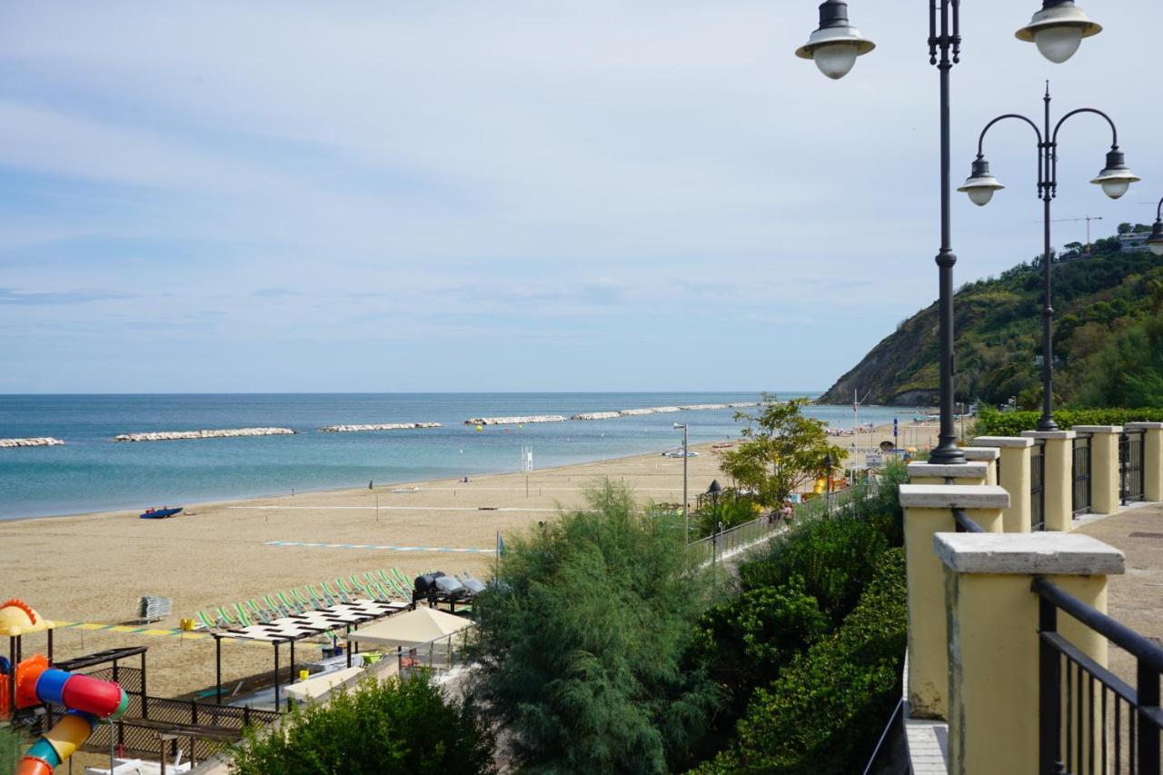 Giovanna Regina Hotel Gabicce Mare Exterior foto